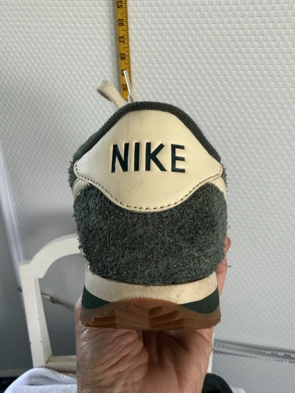 NIKE GREEN RETRO LOOK SUEDE SNEAKERS SIZE 9.5 - Picture 6 of 9